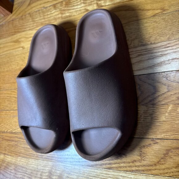 Genuine Yeezy Slides/Slip-on Sandals in Flax (Brown), Men\'s Size 10 main image 7